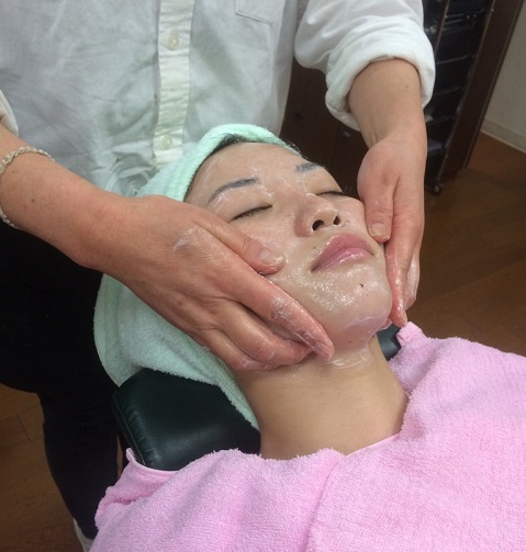 フェイスマッサージ